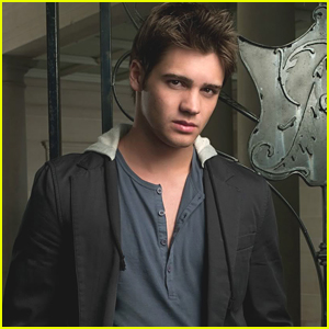 Steven R. McQueen Is Leaving 'The Vampire Diaries' In 14th Episode This Season