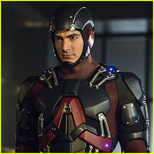 Ray Races to Finish The Atom Suit on Tonight's 'Arrow' - See the Pics!