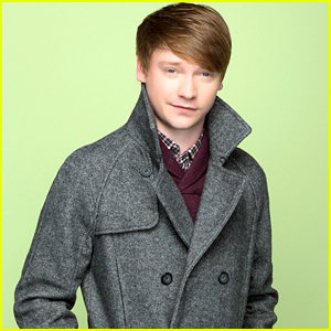Calum Worthy Dishes Out Valentine's Day Do's & Don't (Exclusive)