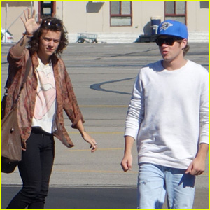 Harry Styles Touches Down in Adelaide Ahead of One Direction Concert