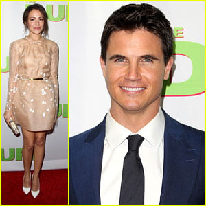 Italia Ricci Supports Fiance Robbie Amell at 'The DUFF' Premiere