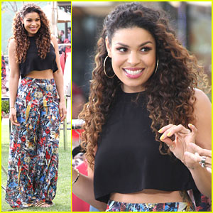 Jordin Sparks Amps Up Her Curls While Shooting 'Who Wore It Better' Segment