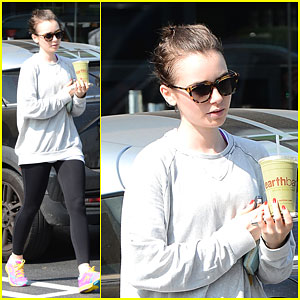 Lily Collins Keeps Healthy with a Green Juice!