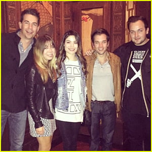 Miranda Cosgrove & Jennette McCurdy Reunite with the 'iCarly' Cast!