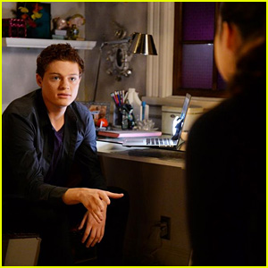 Bay Tries to Talk to Emmett on Tonight's All-New 'Switched at Birth'