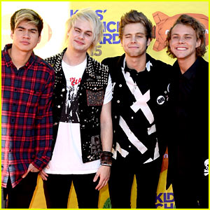 5 Seconds of Summer Heat Up the KCAs 2015!