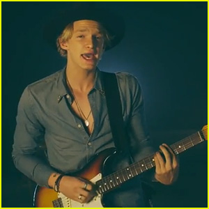 Cody Simpson Jams Out in 'New Problems' Music Video - Watch Now!
