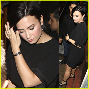 Demi Lovato Kisses Wilmer Valderrama & Performs At Lovato Scholarship Benefit Event