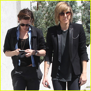 Kristen Stewart & Alicia Cargile Keep it Cool in Black While Walking in L.A.