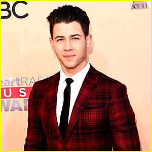 Nick Jonas Leaves Slime Behind for iHeartRadio Music Awards 2015!