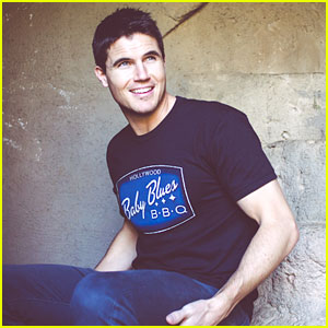 Robbie Amell Truly Owes His Grandmother Everything