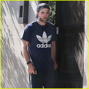 Robert Pattinson Can't Get Back to His Car Fast Enough!