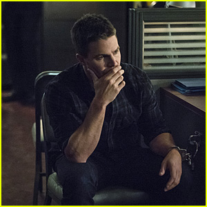Oliver Reluctantly Asks Ray for Help on Tonight's 'Arrow' - See the Stills!