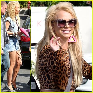 Iggy Azalea & Britney Spears Ride Jeep For Music Video Shoot