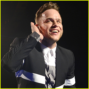 Olly Murs Mashes Up 'Treasure' & 'Wrapped Up' For Awesome Medley - See The Video!