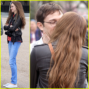 Shailene Woodley & Joseph Gordon-Levitt Share Passionate Kiss on 'Snowden' Set