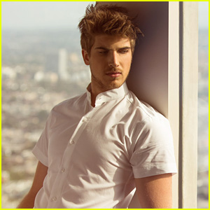 YouTube Star Joey Graceffa Lands 'Glamaholic' Mag Feature