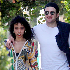 Robert Pattinson Looks Beyond Happy During Lunch Outing With FKA twigs