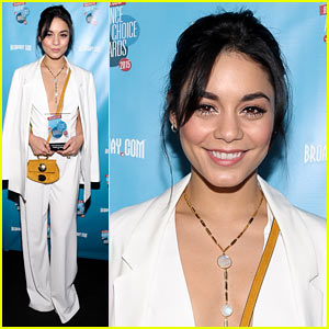 Vanessa Hudgens Accepts Her Broadway Audience Choice Award!
