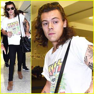 Harry Styles Arrives in NYC After One Direction's Solo News