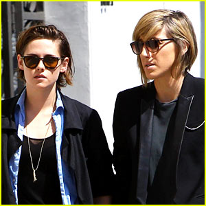 Kristen Stewart's Mom Never Talked About Her Love Life!