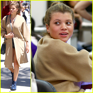Sofia Richie Gets A Pretty New Manicure In Beverly Hills