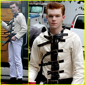 Cameron Monaghan Wears a Straight Jacket While Playing The Joker!