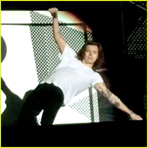 Harry Styles Falls On Stage During One Direction Show (Video)