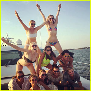 Jennifer Lawrence Shows Off Her Bikini Body on Vacation!