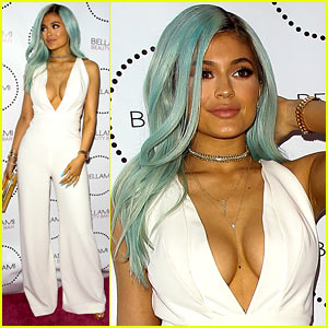 Kylie Jenner Goes Back to Blue Hair!