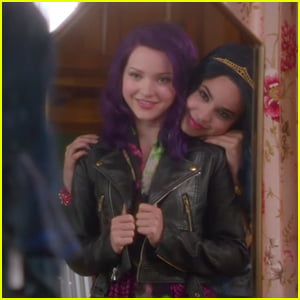 Mal & Evie's Friendship Takes Center Stage In New 'Descendants' Promo