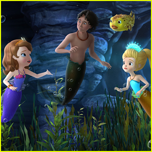 Kiernan Shipka & Ariel Winter Are Mermaids For 'Sofia The First' Season Three Premiere - Watch Exclusive Clip!