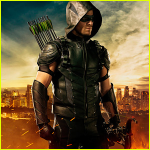 'Arrow' Debuts New Green Arrow Costume for Fourth Season!