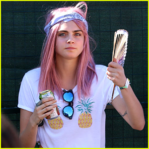 Cara Delevingne Shows Off Her New Pink Hair Color!