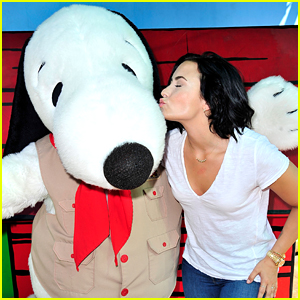 Demi Lovato & Wilmer Valderrama Hang With Snoopy At Knott's Berry Farm