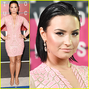 Demi Lovato Is 'Cool For the Summer' At MTV VMAs 2015