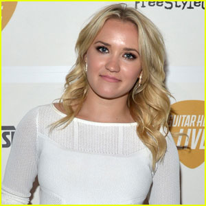 Emily Osment Lands Recurring Role on 'Mom'!
