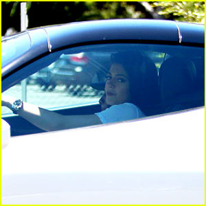 Kylie Jenner Returns from Mexico, Drives in Her Ferrari!