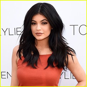 The Kardashians & Jenners Wish Kylie Jenner a Happy 18th Birthday on Social Media - Read the Tweets!