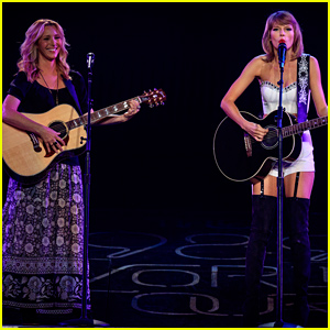Taylor Swift Invites Lisa Kudrow to Sing 'Smelly Cat' - Watch Now!
