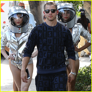 Nick Jonas & The MTV VMA Moon Babes Take Ruling The Streets To New 'Levels'