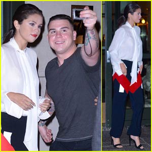 Selena Gomez is Fan-Friendly Before Big Apple Dinner With Friends