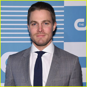 Stephen Amell is Set to Appear on WWE's 'Monday Night RAW'!