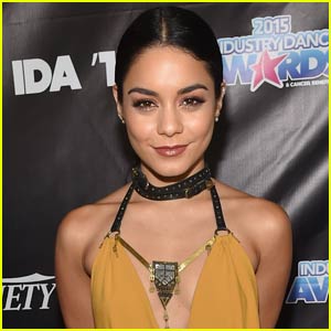 Vanessa Hudgens Gives Emotional Speech About Dad's Cancer Diagnosis (Video)