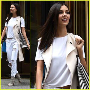 Victoria Justice Says She Wouldn't Be Who She Is Without Reading