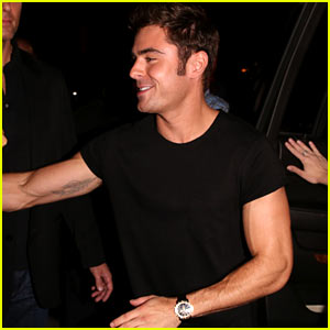 Zac Efron Greets His Fans in Toronto