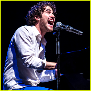 Darren Criss Sings 'A Whole New World' with the Actual Jasmine at Elsie Fest!