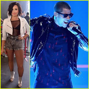 Nick Jonas & Demi Lovato Perform in Vegas for iHeartRadio Festival 2015