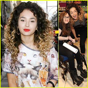 Ella Eyre Snaps Cute Selfies With Fans At 'Feline' Album Signing