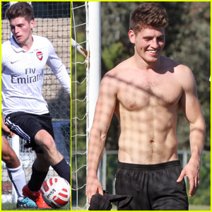 Gregg Sulkin Shows Off His Ripped Shirtless Body at a Soccer Game!